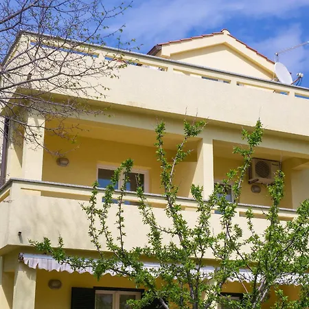 Ada Apartment *